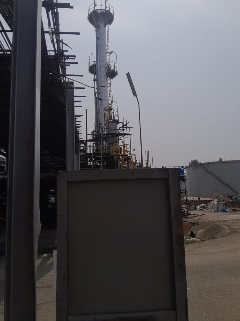 Refinery column under construction